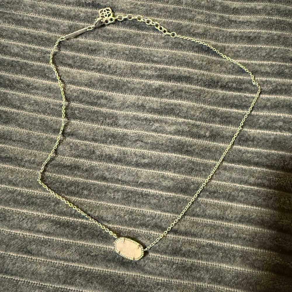 Kendra Scott necklace